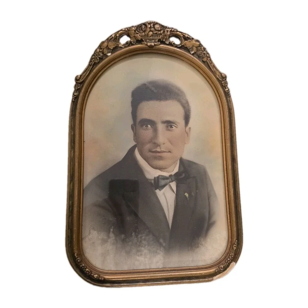 Antique Oval Convex Bubble Glass Portrait Picture Frame Gold Gilt Ornate 1900s